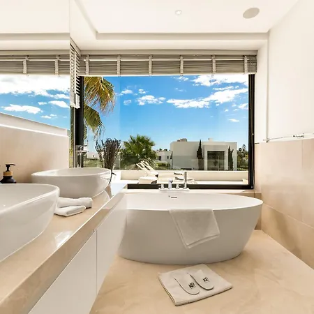 Aurora - Marbella - Contemporary In New Golden Mile Villa