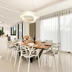 Villa Aurora - Marbella - Contemporary In New Golden Mile *