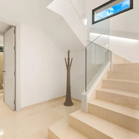 Villa Aurora - Marbella - Contemporary In New Golden Mile *