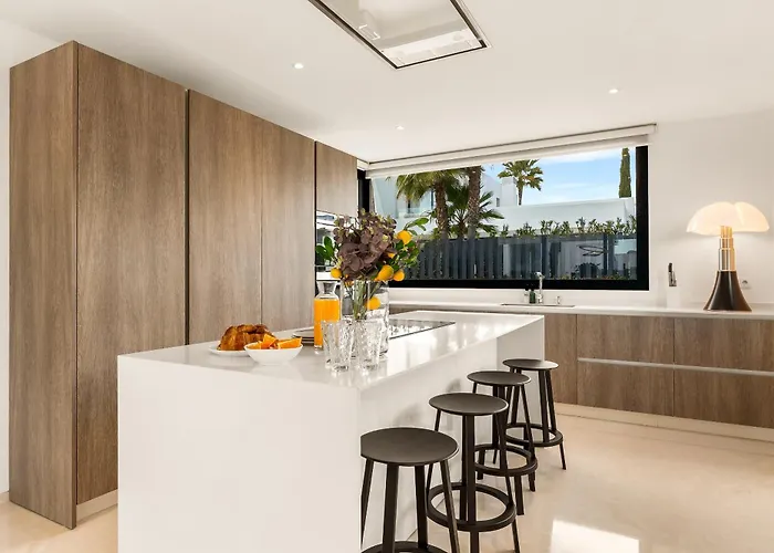 Aurora - Marbella - Contemporary In New Golden Mile Villa *