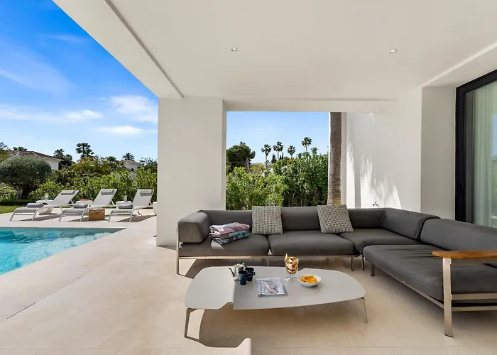 Aurora - Marbella - Contemporary In New Golden Mile Villa