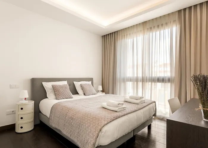 Aurora - Marbella - Contemporary In New Golden Mile Villa *