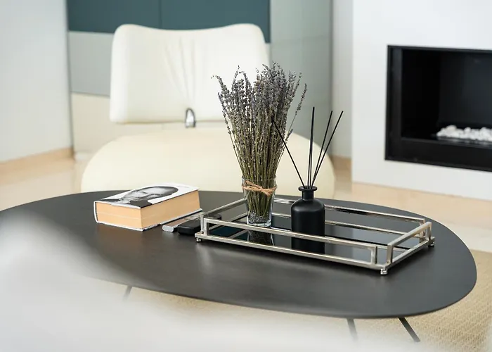 Aurora - Marbella - Contemporary In New Golden Mile Villa