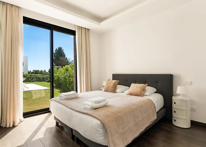 Aurora - Marbella - Contemporary In New Golden Mile Villa *