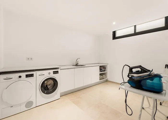 Aurora - Marbella - Contemporary In New Golden Mile Villa *