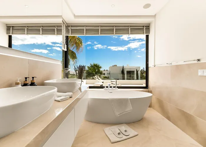 Aurora - Marbella - Contemporary In New Golden Mile Villa