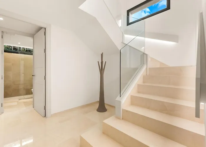 Villa Aurora - Marbella - Contemporary In New Golden Mile *