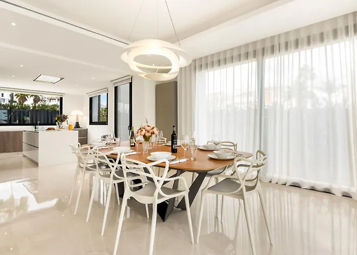 Villa Aurora - Marbella - Contemporary In New Golden Mile *